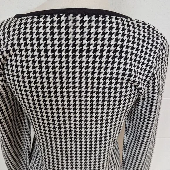 NWOT White House Black Market Houndstooth Sweater, Medium - Picture 4 of 5